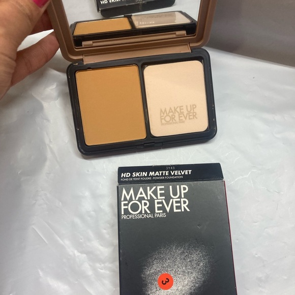 Makeup Forever HD Skin Matte Velvet Foundation - Brown & White - Picture 1 of 2
